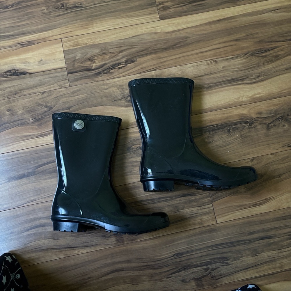 UGG Black Gloss Rain Boots - Picture 6 of 7